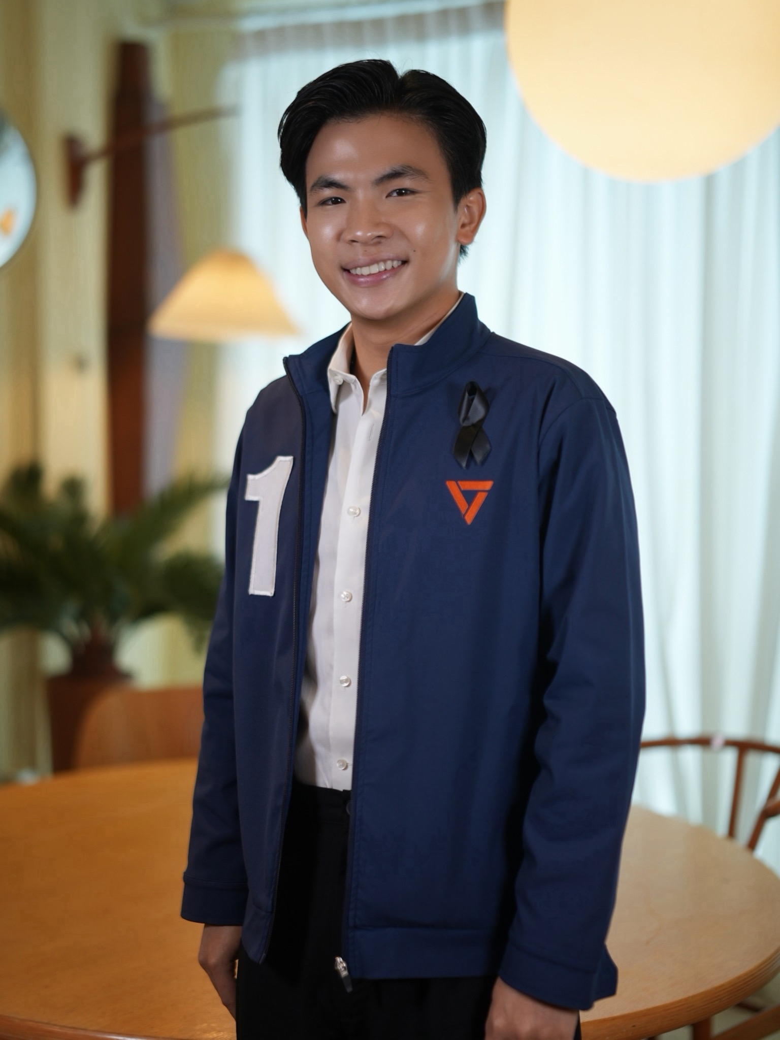 ธนภัทรในเสื้อพรรคประชาชนระหว่างการรณรงค์เลือกตั้งปี 2569